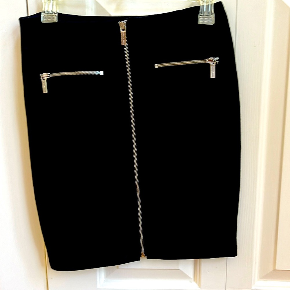 Michael Kors zip front black skirt w/zippered slit pockets